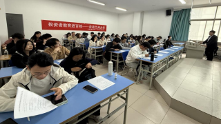 华龙投资者教育基地“投资者教育进百?！毕盗?——走进兰州大学